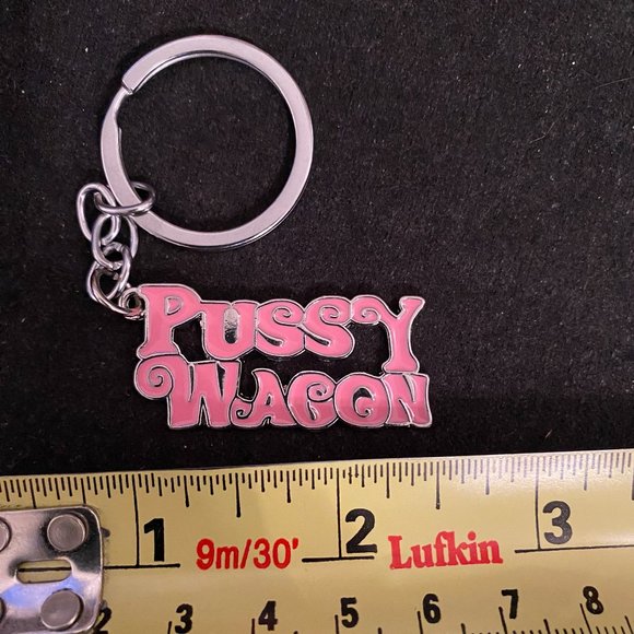 XXX Wagon Kill Bill Pink Keychain - Picture 2 of 2